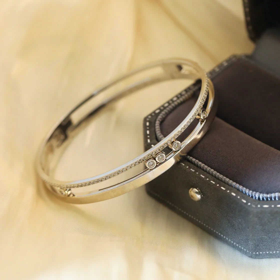 [ORA]Move Romane Diamond Bangle Bracelet