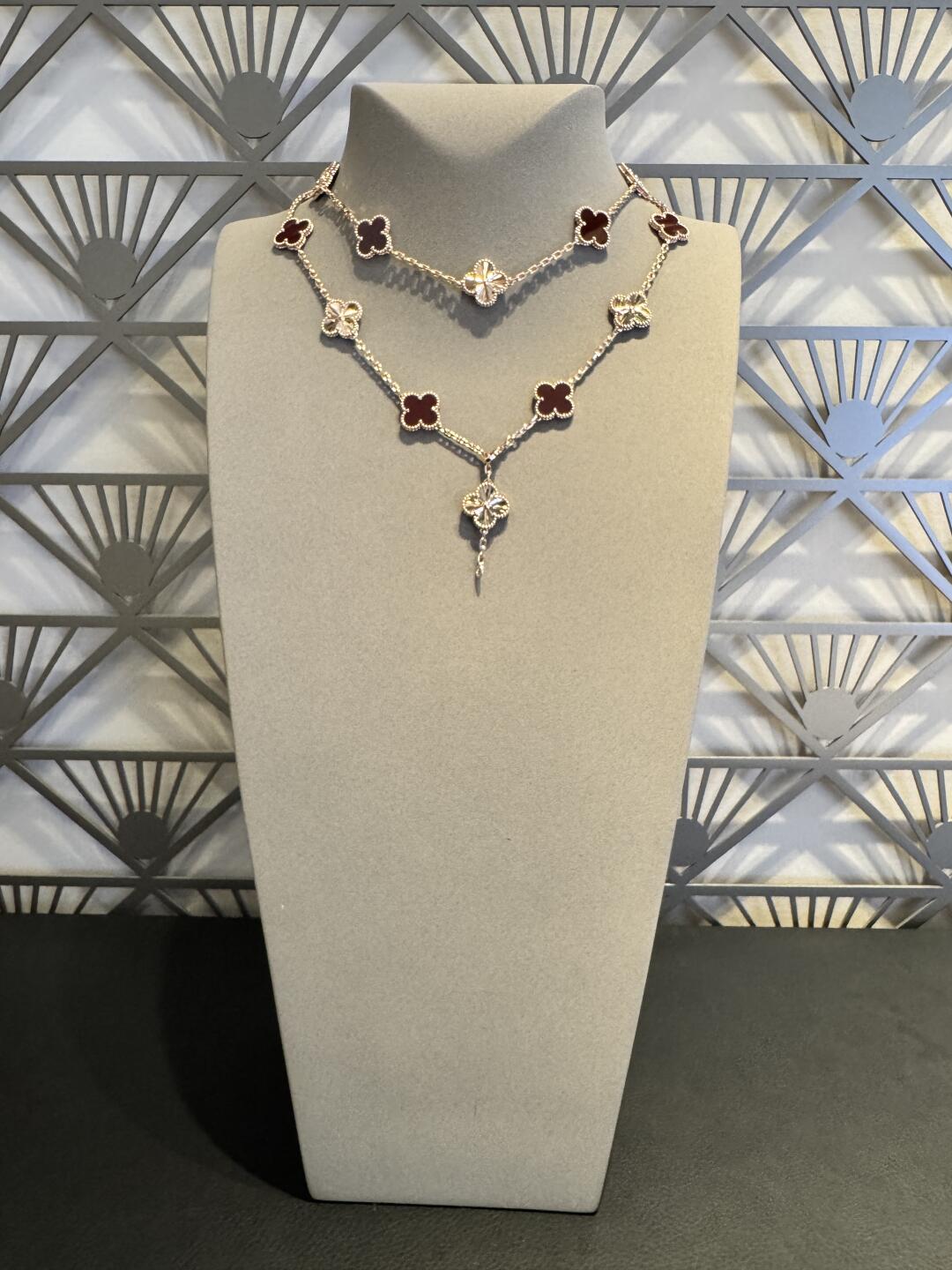 [ORA]CLOVER 20 MOTIFS LASER CARNELIAN NECKLACE