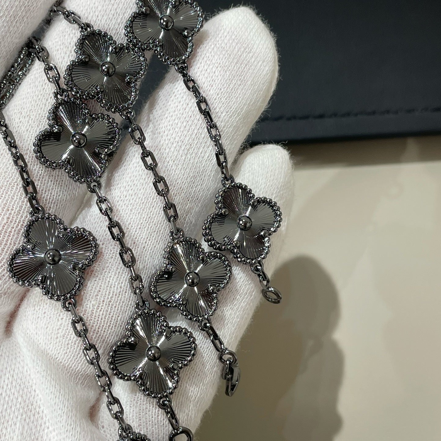 [ORA]CLOVER 5 MOTIF BLACK BRACELET