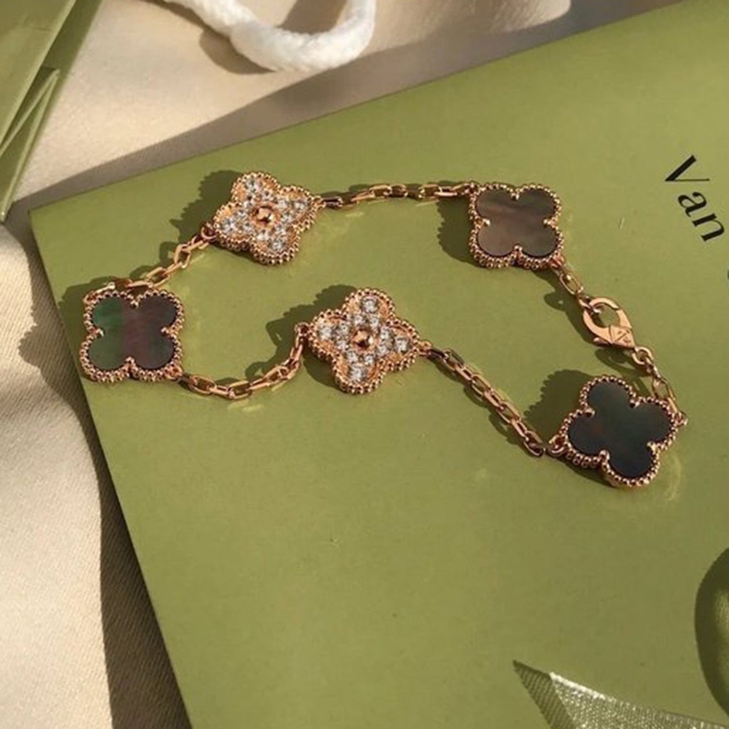 [ORA] CLOVER 5 MOTIF GRAY MOP BRACELET COLLECTION