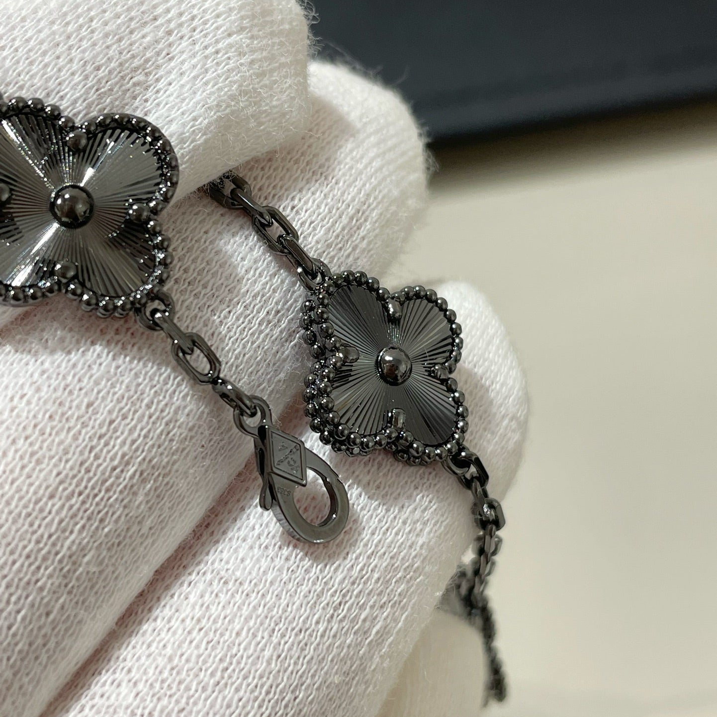[ORA]CLOVER 5 MOTIF BLACK BRACELET