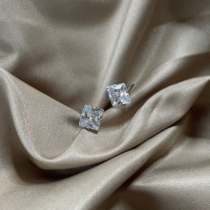 [ORA ]Stylish Shiny Square Center Stone Stud Earrings