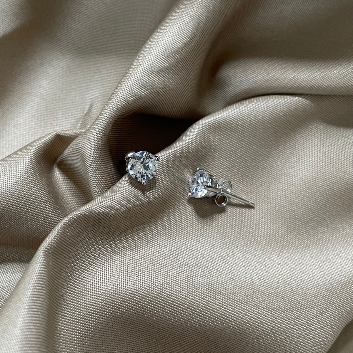 [ORA ]Dainty Round Shape Earrings