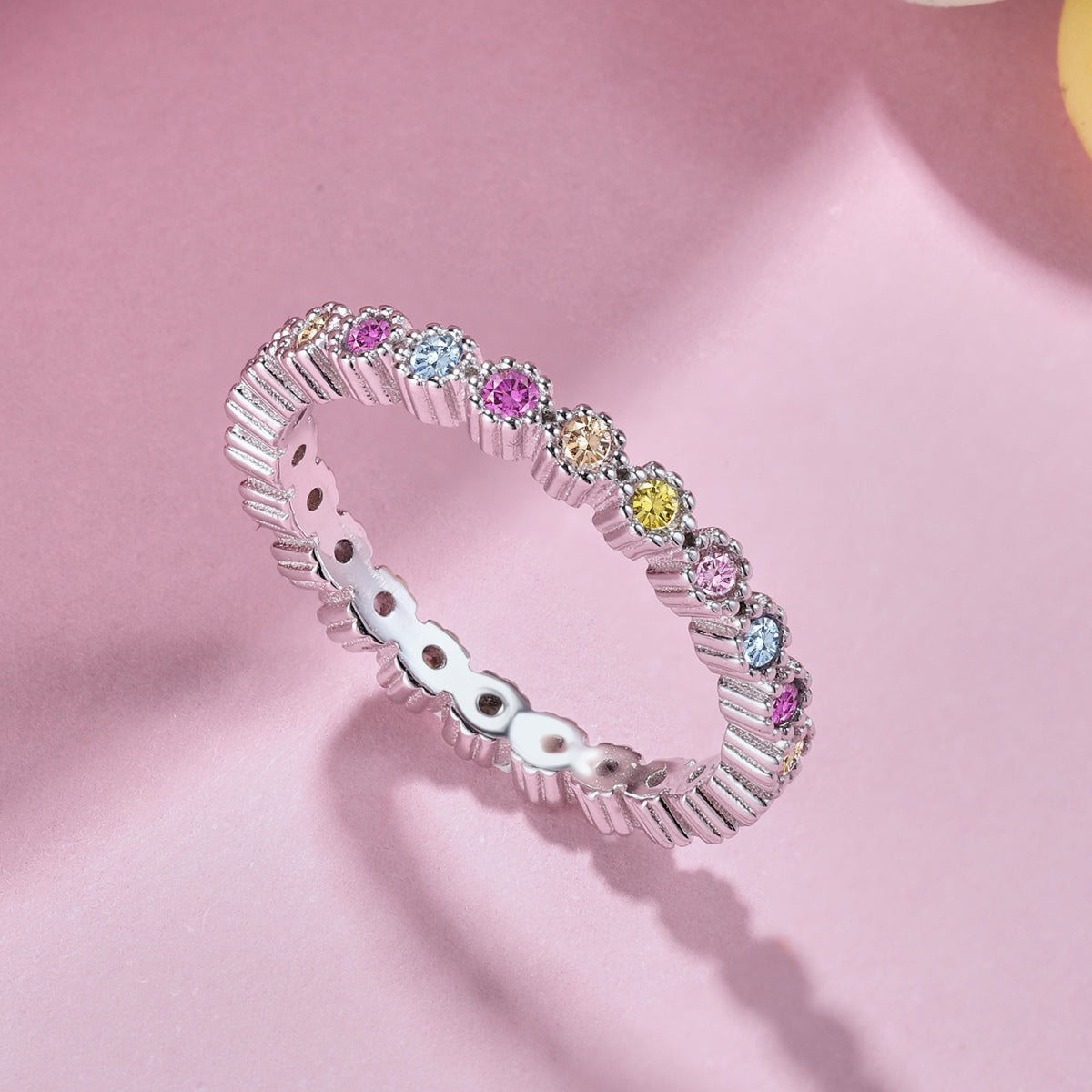 [ORA ]Unique Scintillating Round Cut Daily Ring
