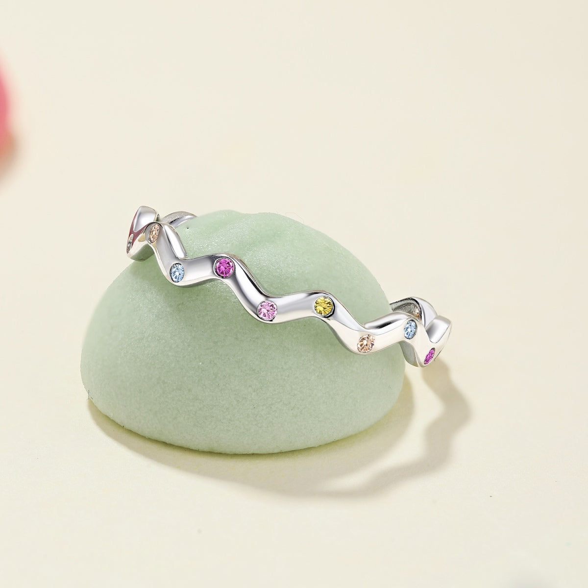 [ORA ]Ornate Vibrant Round Cut Daily Ring