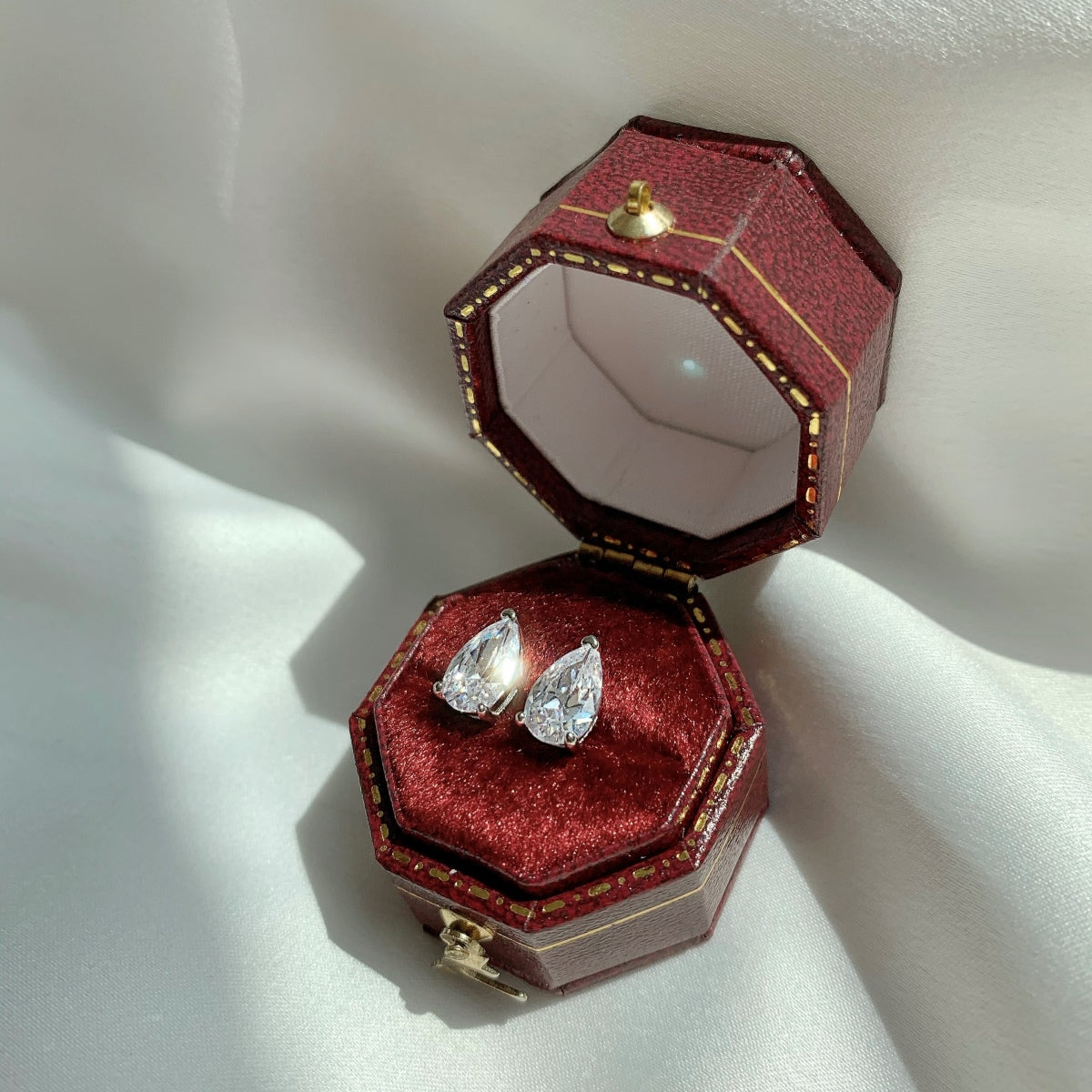 [ORA ]Ornate Water Drop Shape Earrings