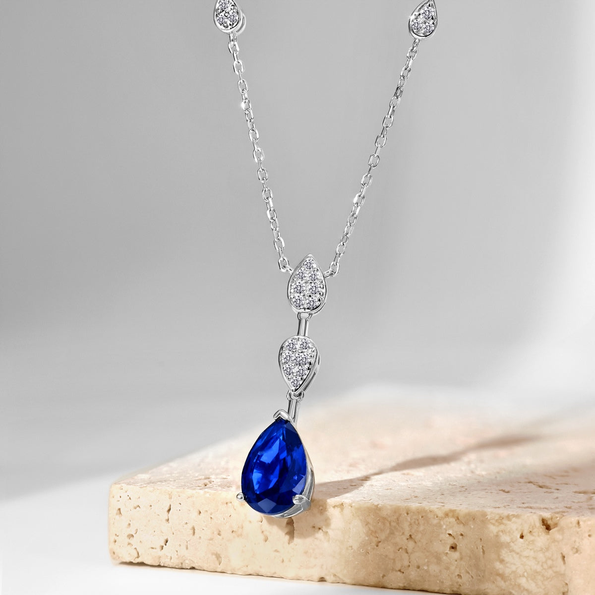 [ORA ]Dazzling Pear Cut Necklace