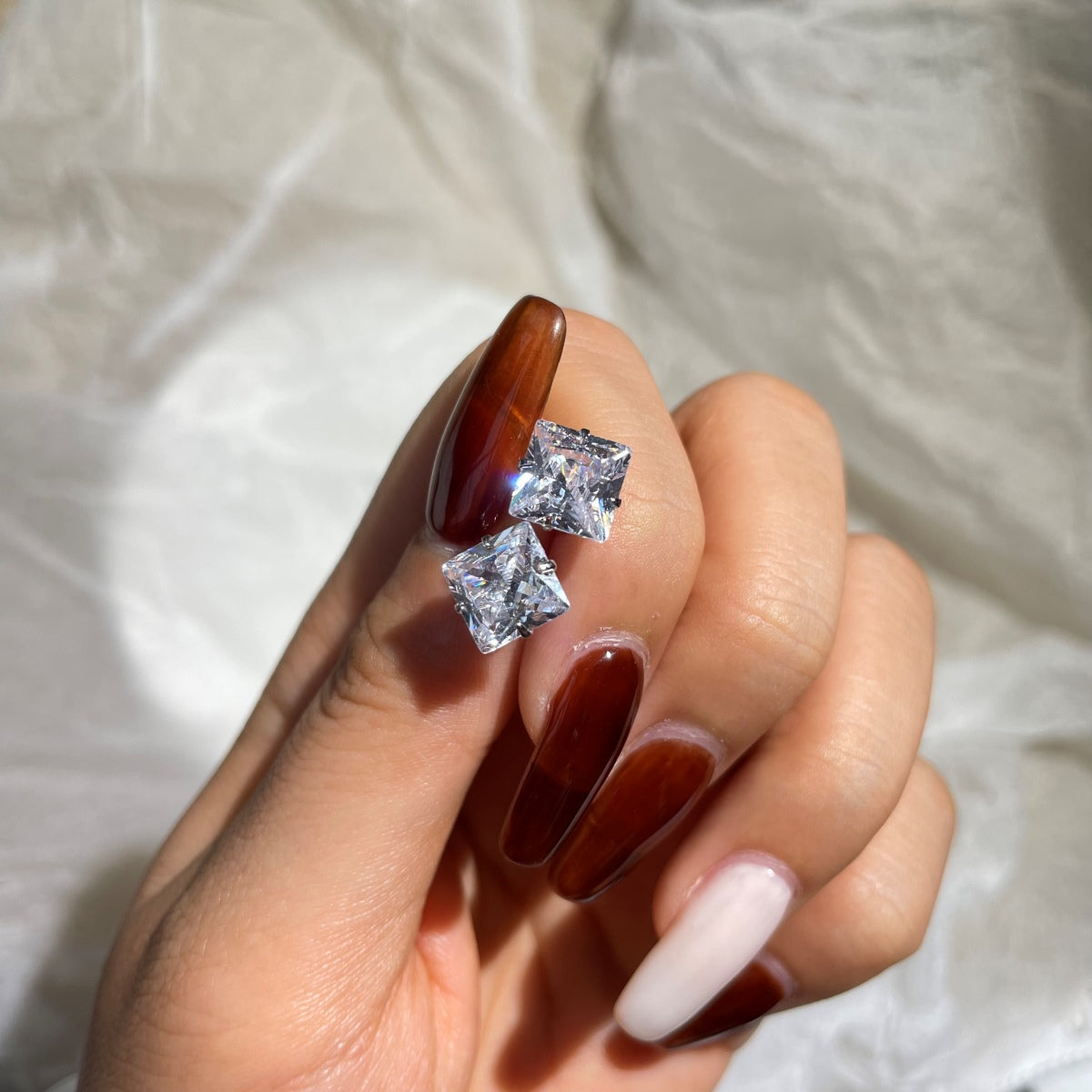 [ORA ]Stylish Shiny Square Center Stone Stud Earrings
