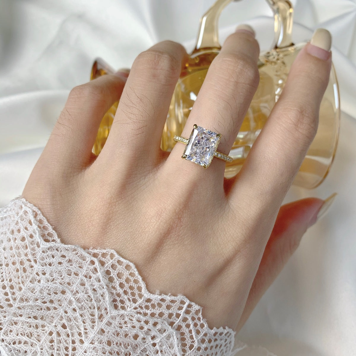 [ORA ]4.0 Carat Luxurious Engagement Ring
