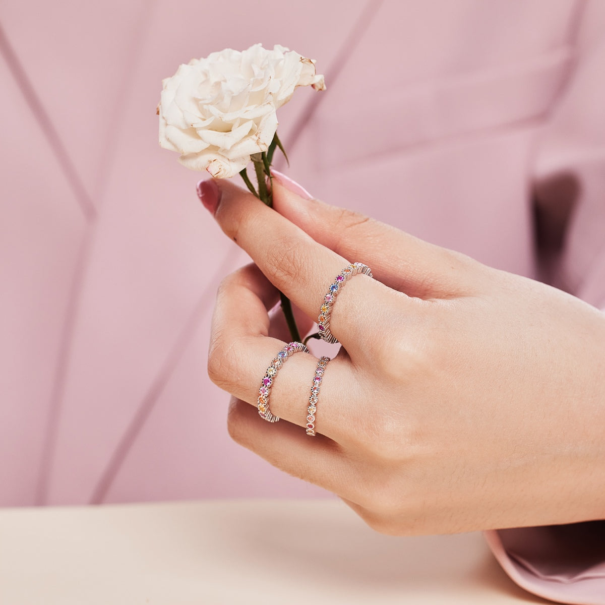 [ORA ]Unique Scintillating Round Cut Daily Ring