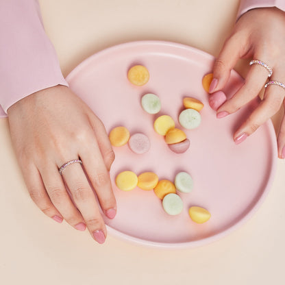 [ORA ]Unique Scintillating Round Cut Daily Ring