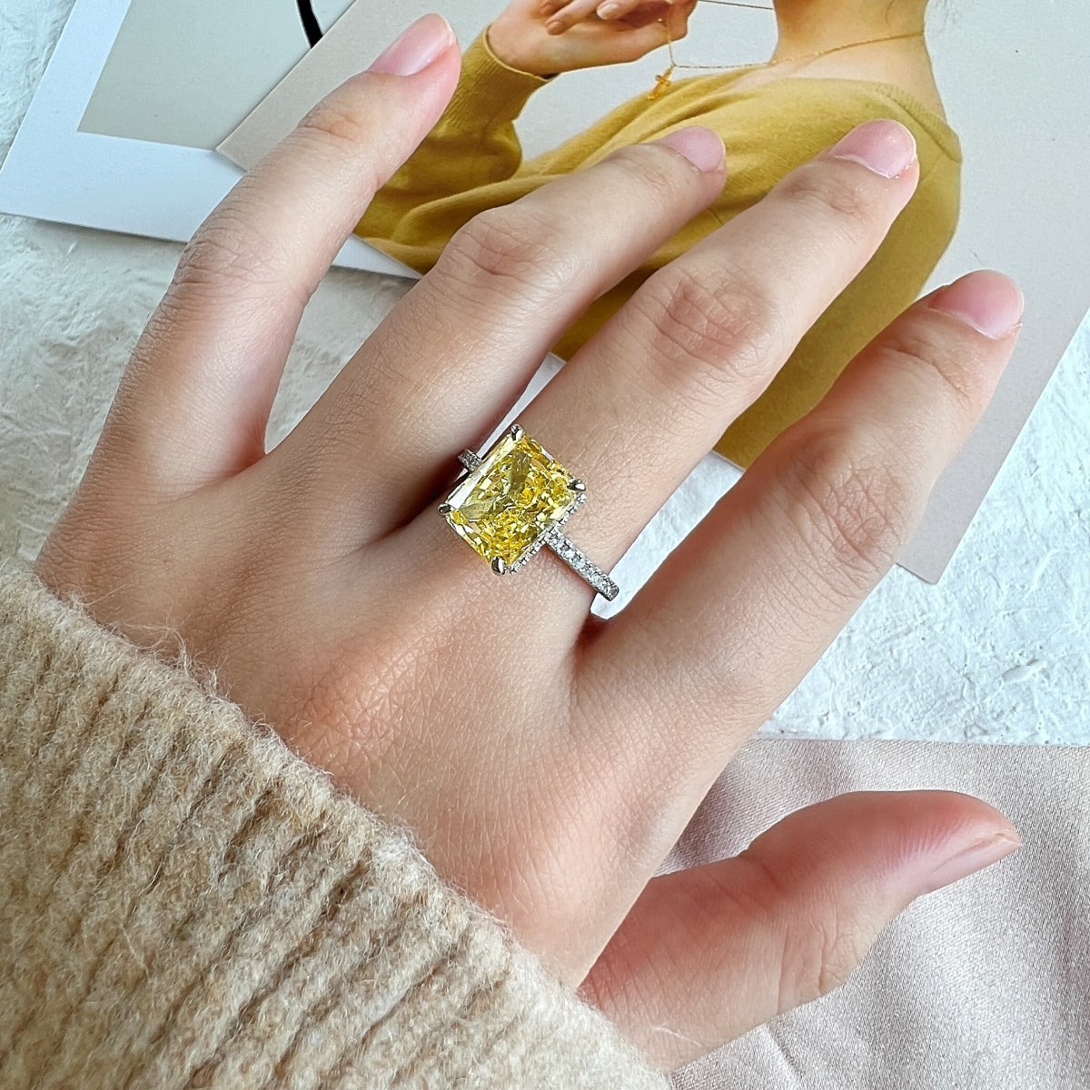 [ORA ]4.0 Carat Luxurious Engagement Ring