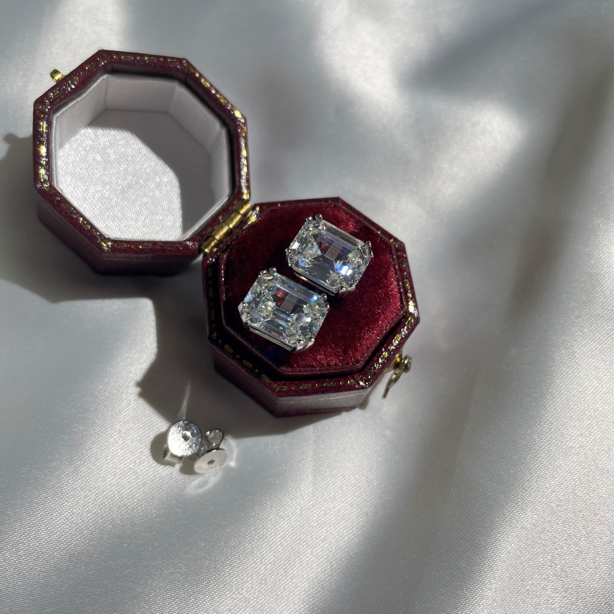 [ORA ]Dazzling Square Shape Earrings