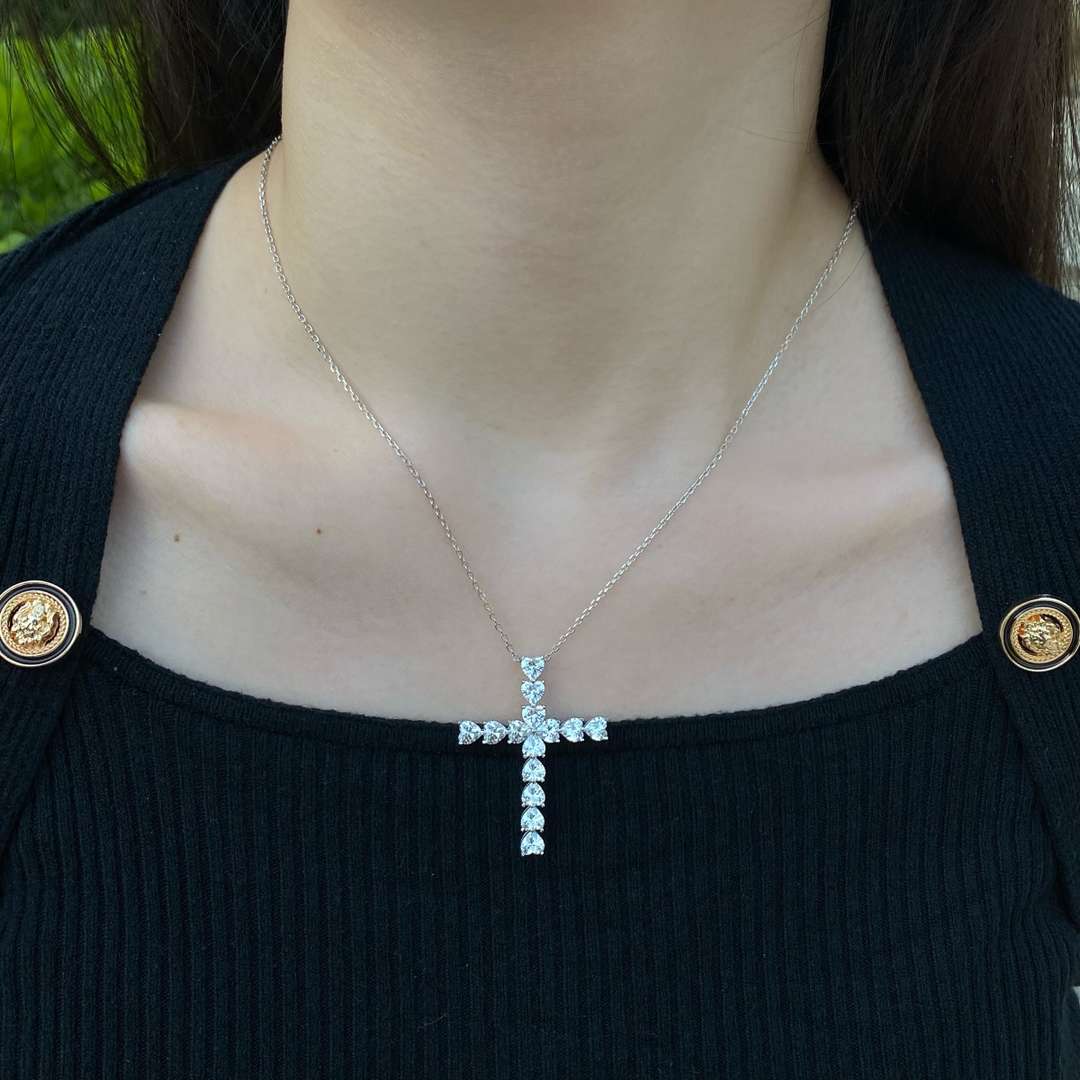 [ORA ]Radiant Cross Shape Necklace