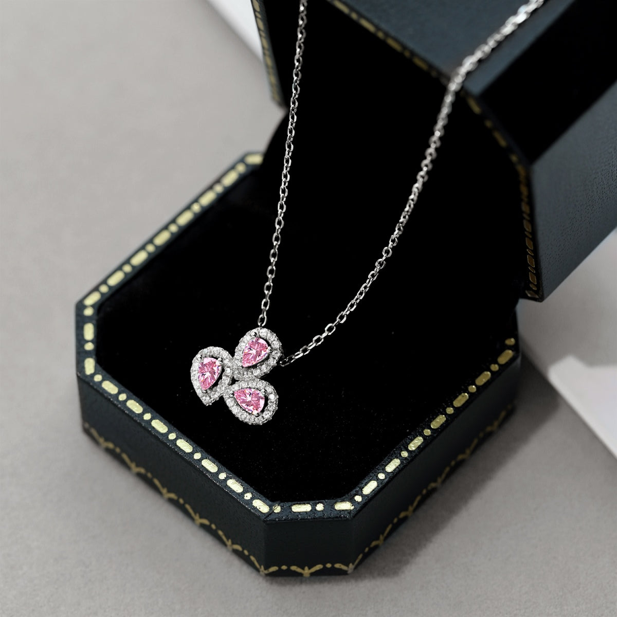 [ORA ]Elegant Flower Shape Pear Cut Necklace