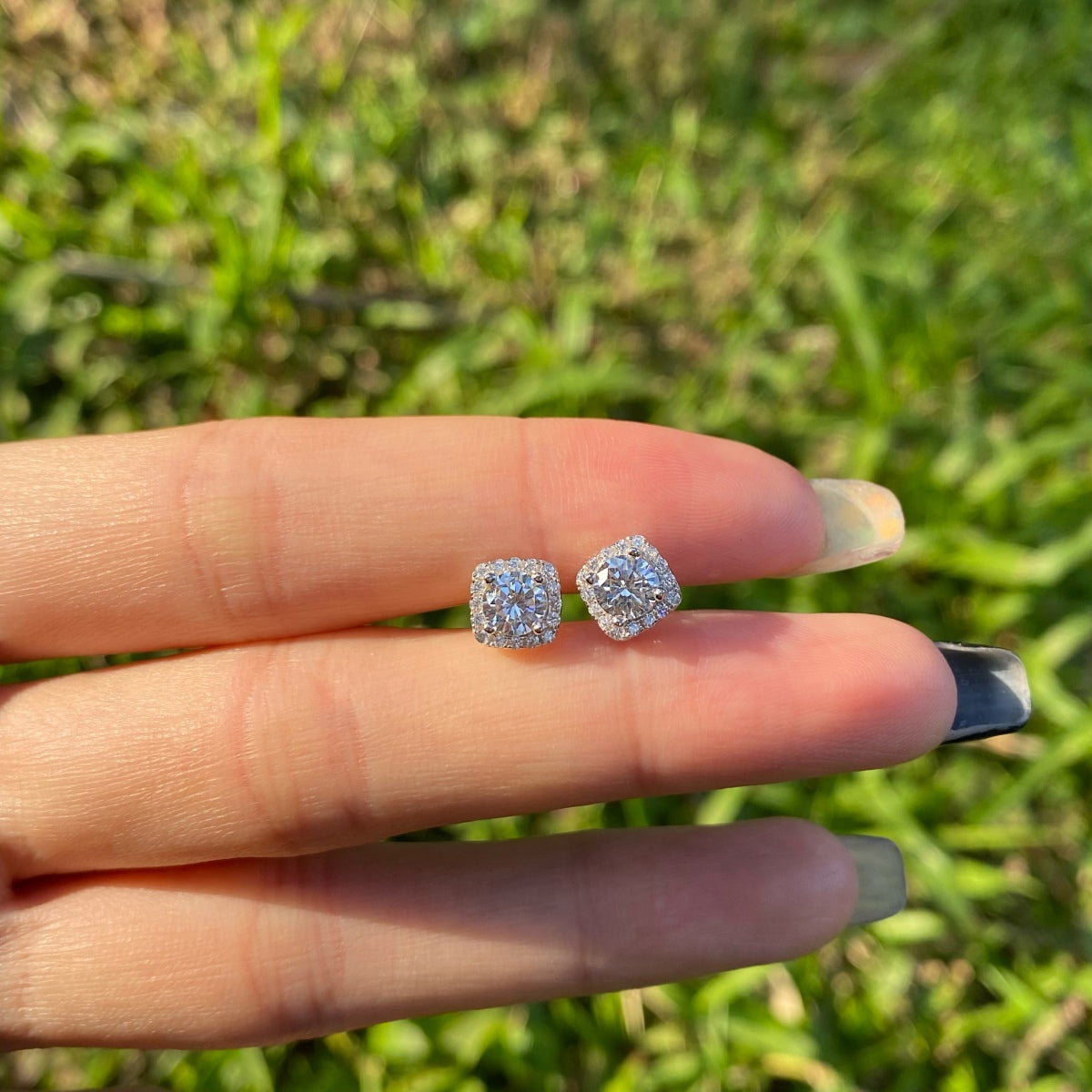 [ORA ]Classic Round Center Stone Stud Earrings