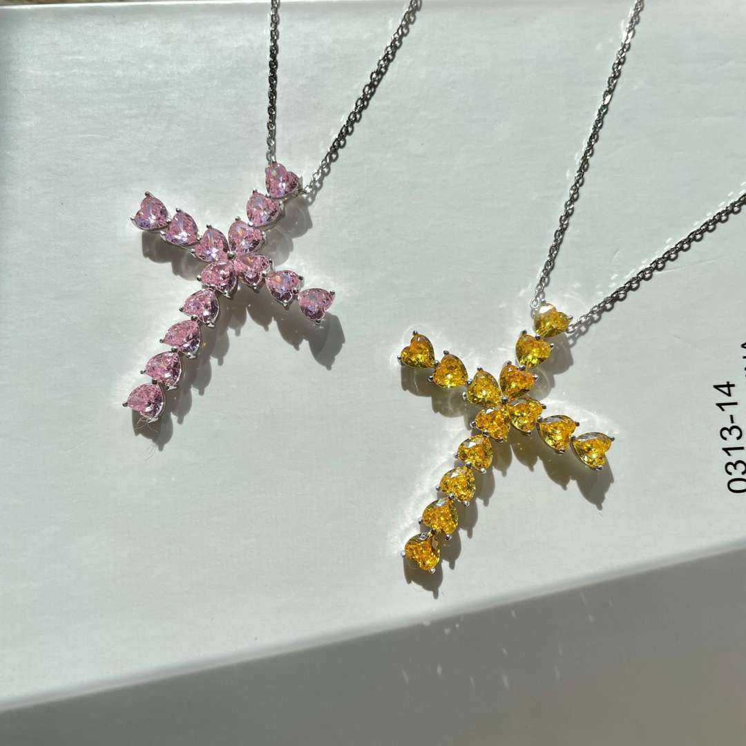 [ORA ]Radiant Cross Shape Necklace