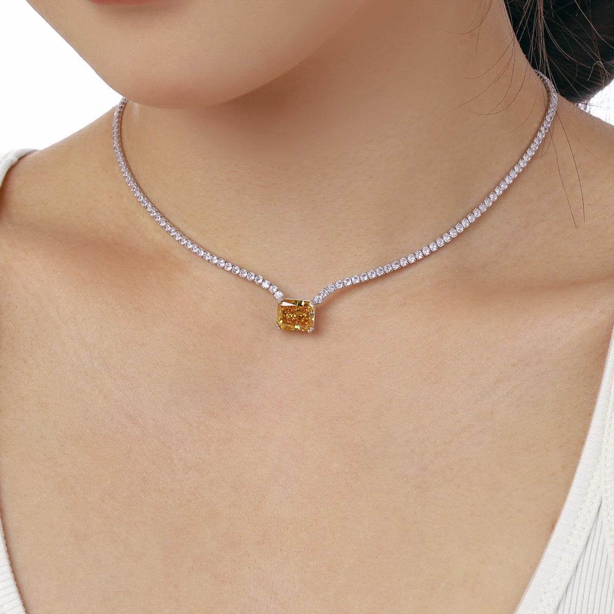 [ORA ]4.0 Carat Elegant Radiant Cut Necklace