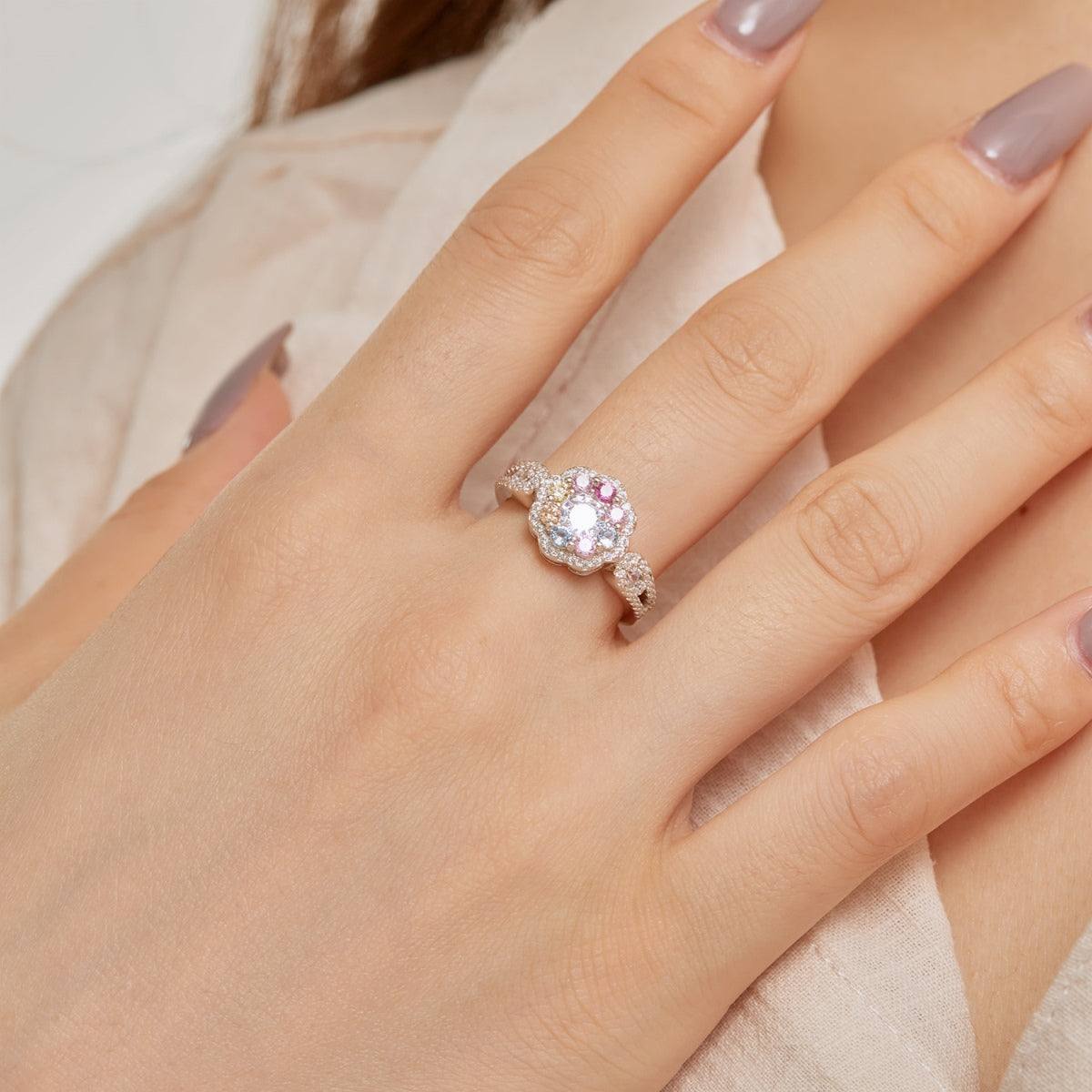 [ORA ]Delicate Colorful Round Cut Flower Shape Wedding Ring