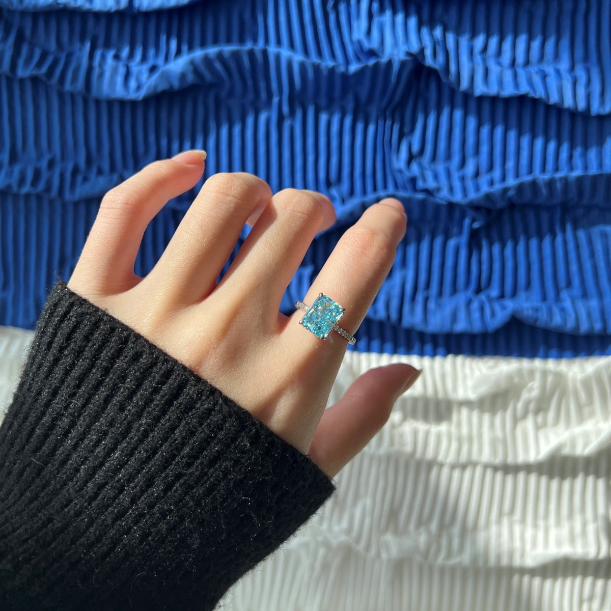 [ORA ]4.0 Carat Luxurious Engagement Ring