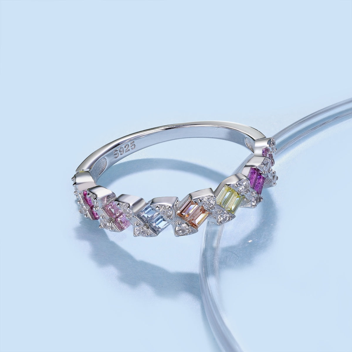[ORA ]Delicate Vibrant Emerald Cut Daily Ring