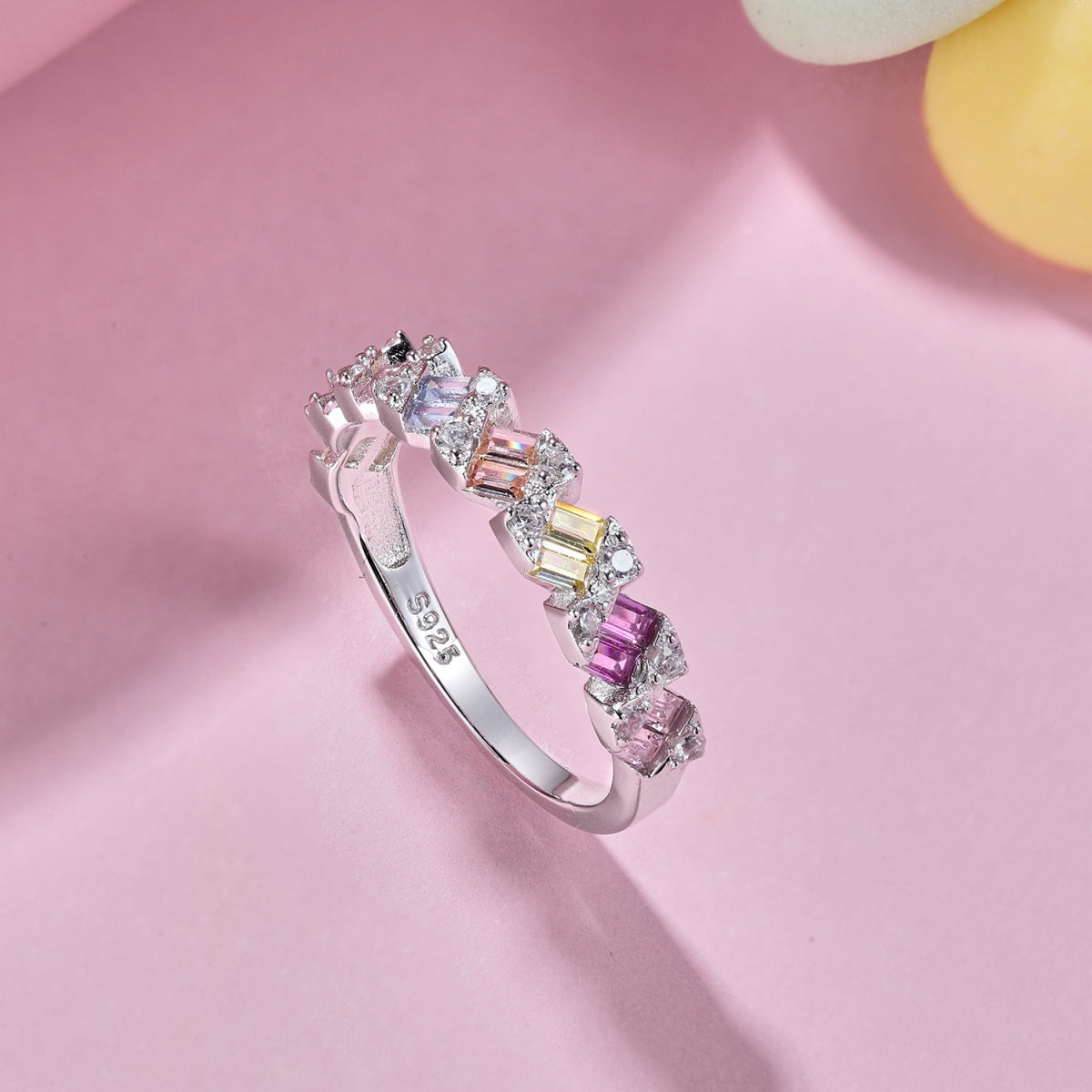 [ORA ]Delicate Vibrant Emerald Cut Daily Ring