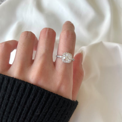 [ORA ]Dazzling Resplendent Round Cut Wedding Ring