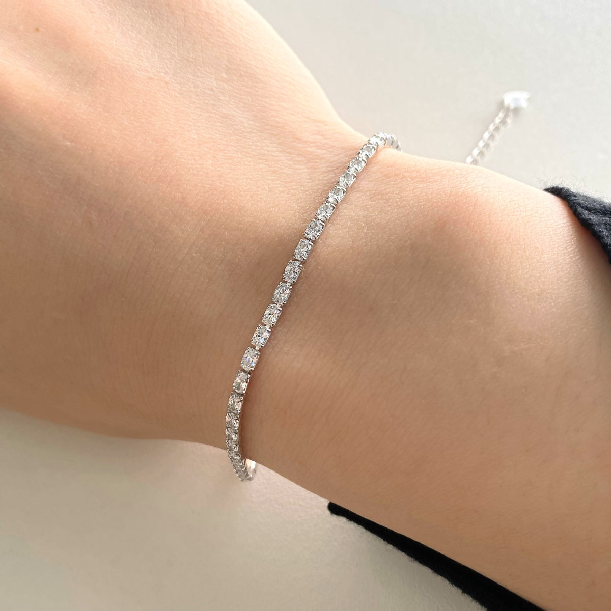 [ORA ]Elegant Emerald Cut Daily Bracelet