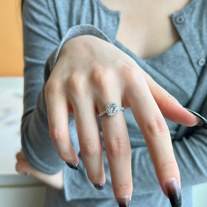 [ORA ]Dazzling Resplendent Round Cut Wedding Ring