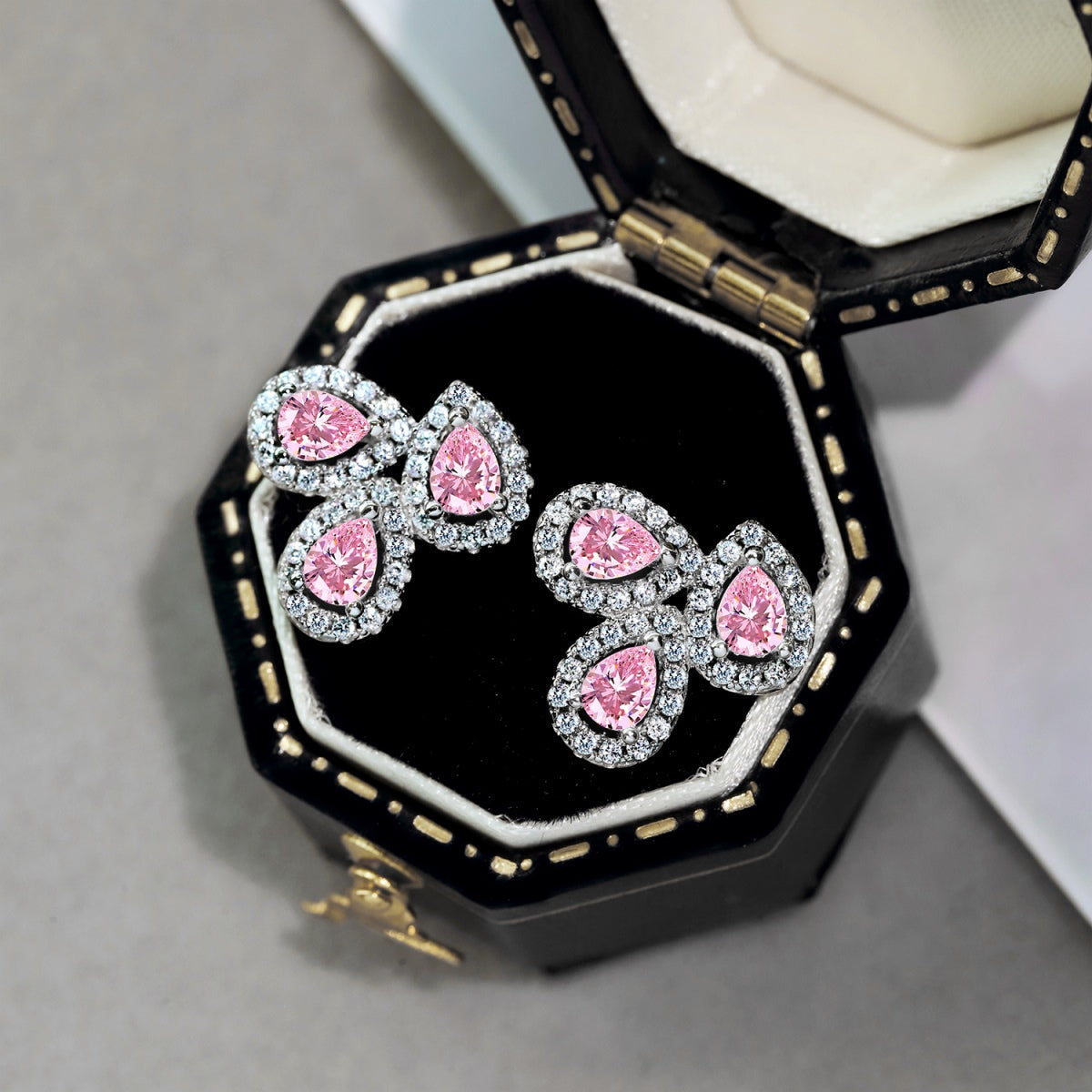 [ORA ]Ornate Flower Shape Pear Cut Lover Earrings