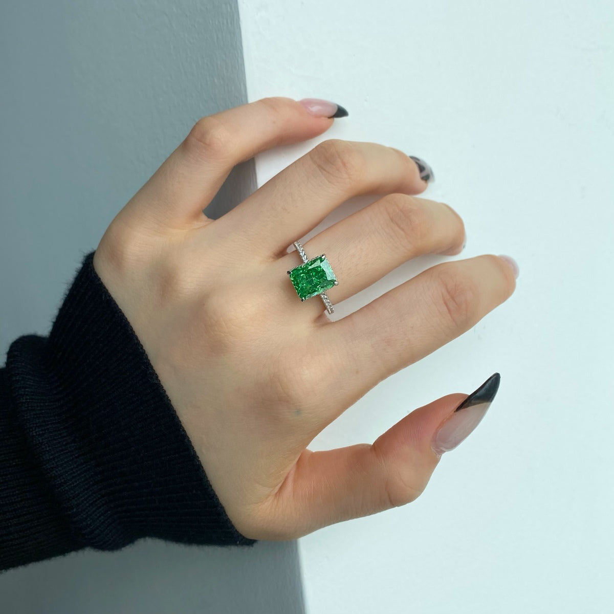 [ORA ]4.0 Carat Luxurious Engagement Ring