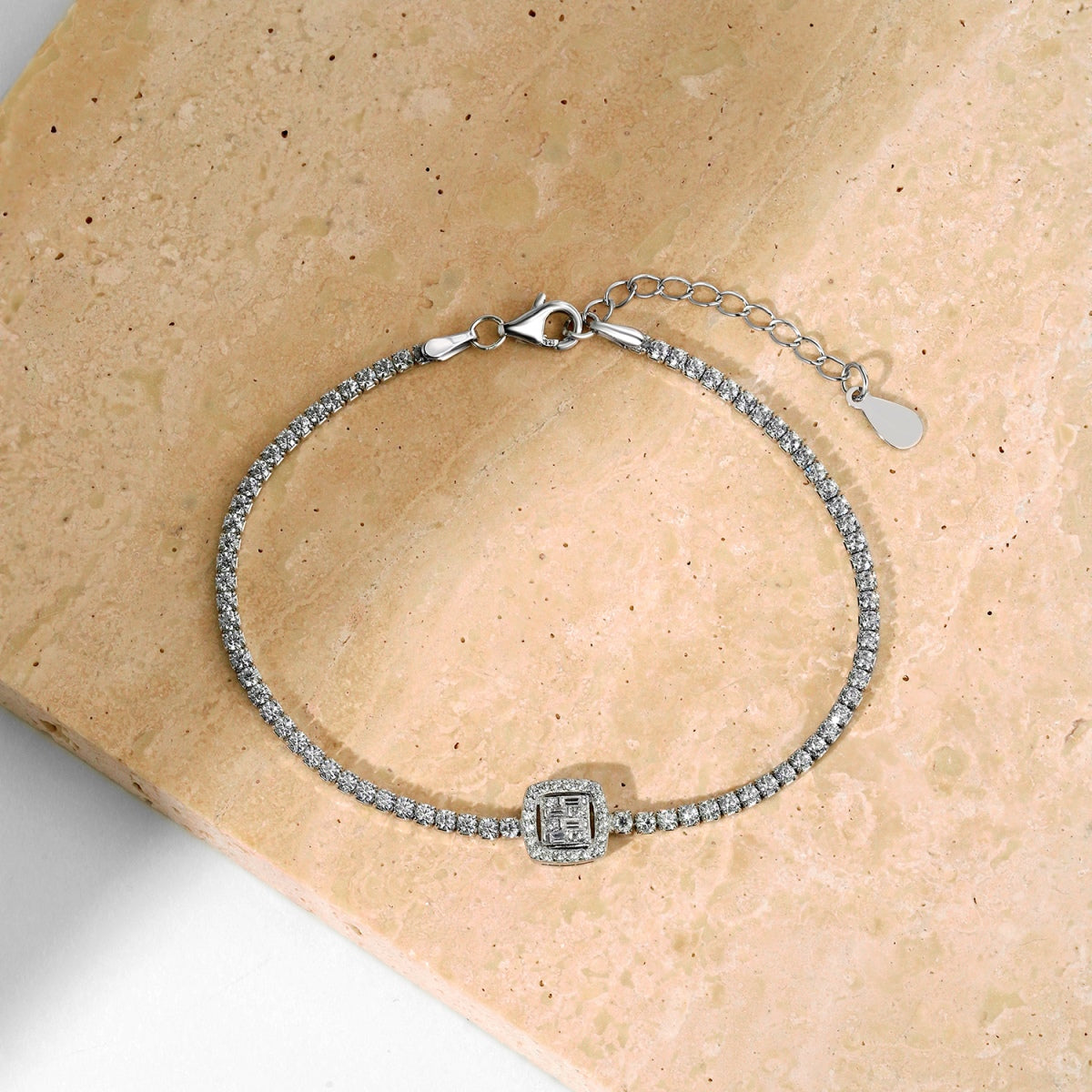 [ORA ]Luxurious Dazzling Square Shape Banquet Bracelet