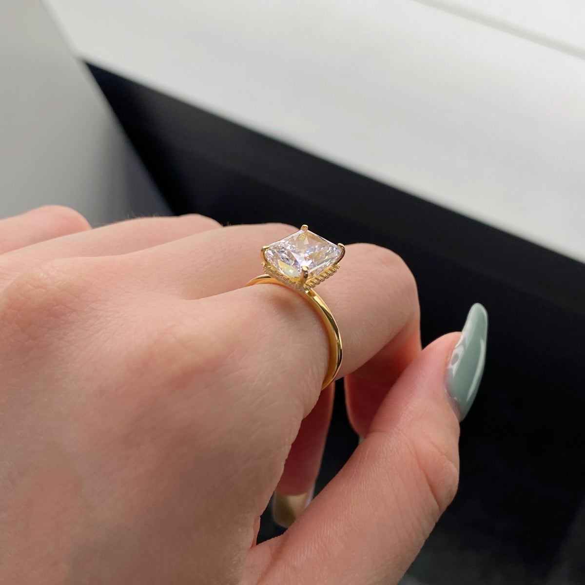 [ORA ]4.0 Carat Ornate Enchanting Radiand Cut Banquet Ring