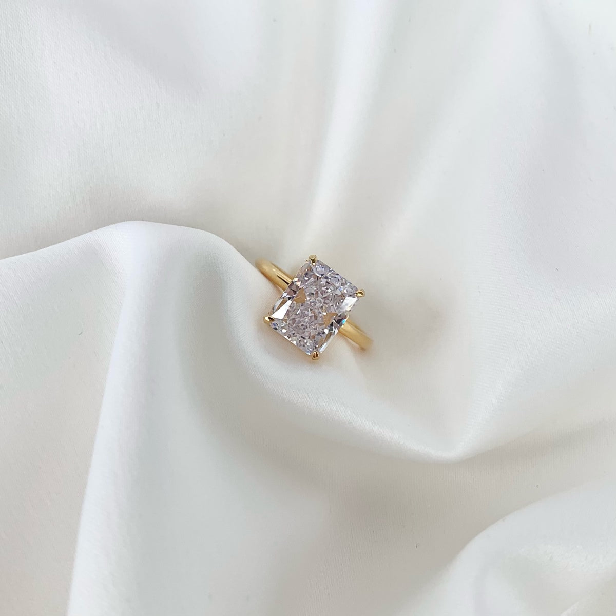 [ORA ]4.0 Carat Ornate Enchanting Radiand Cut Banquet Ring