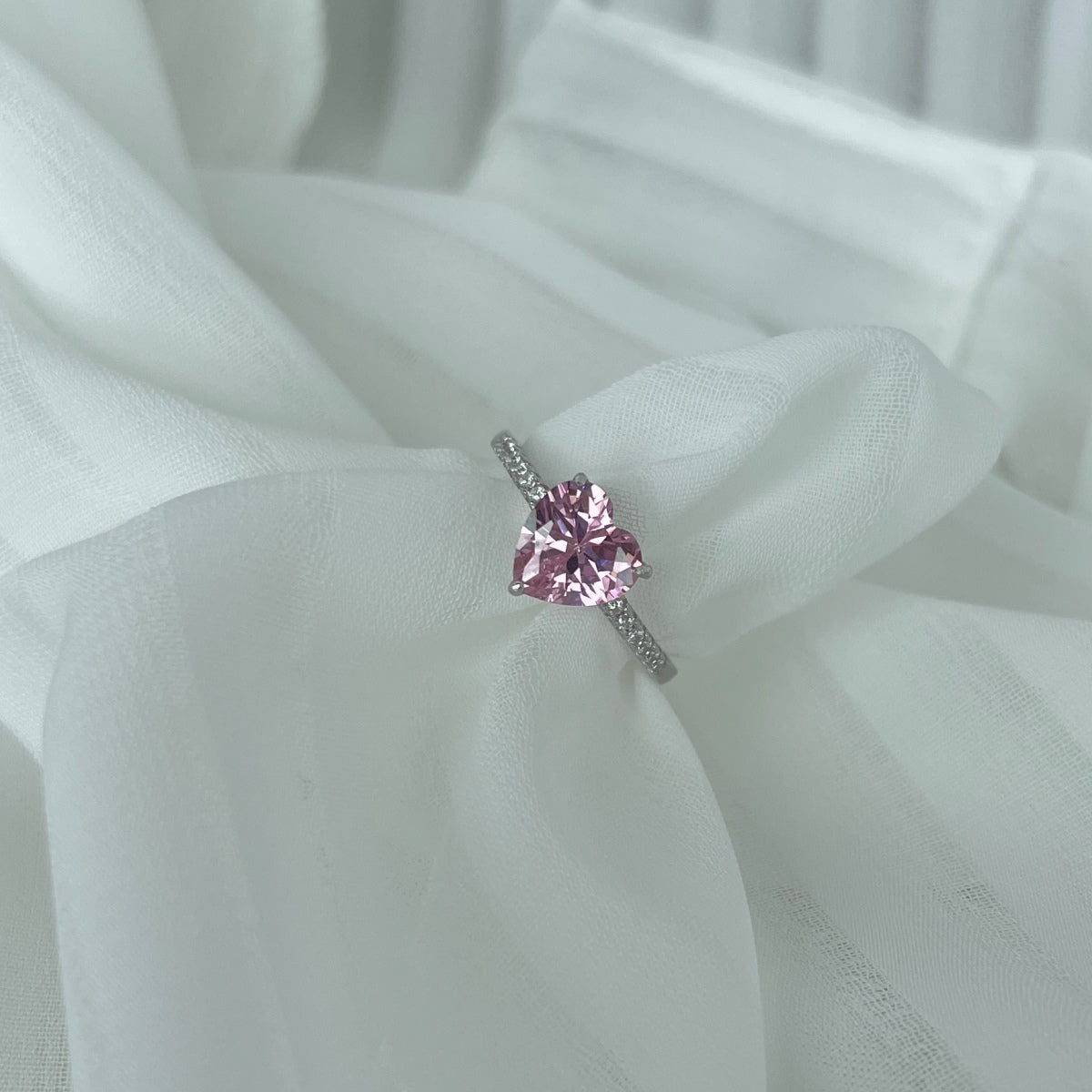 [ORA ]2.0カラット 魅惑的な光沢のハートカットラバーリング