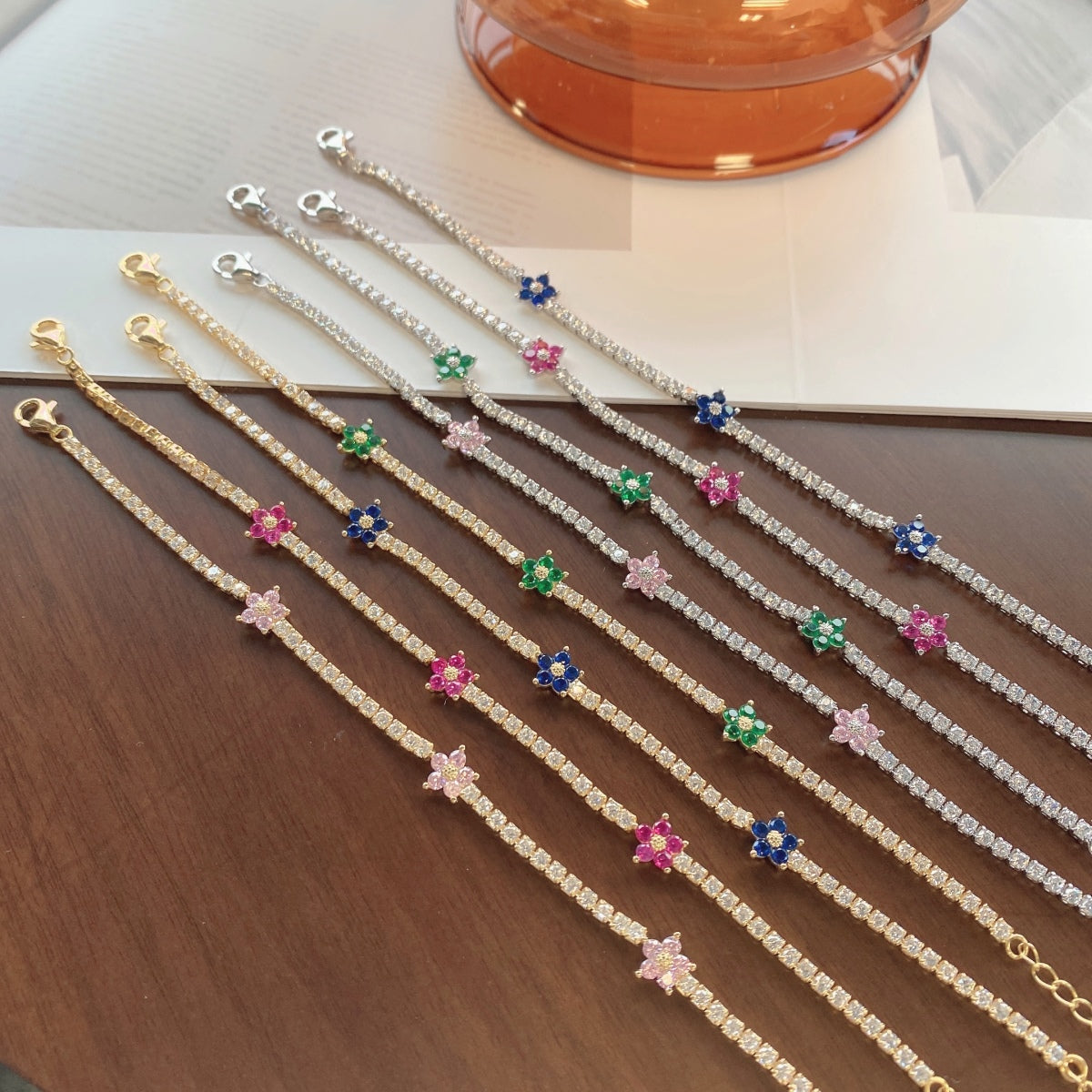 [ORA ]Sparkling Flower Shape Tennis Bracelet