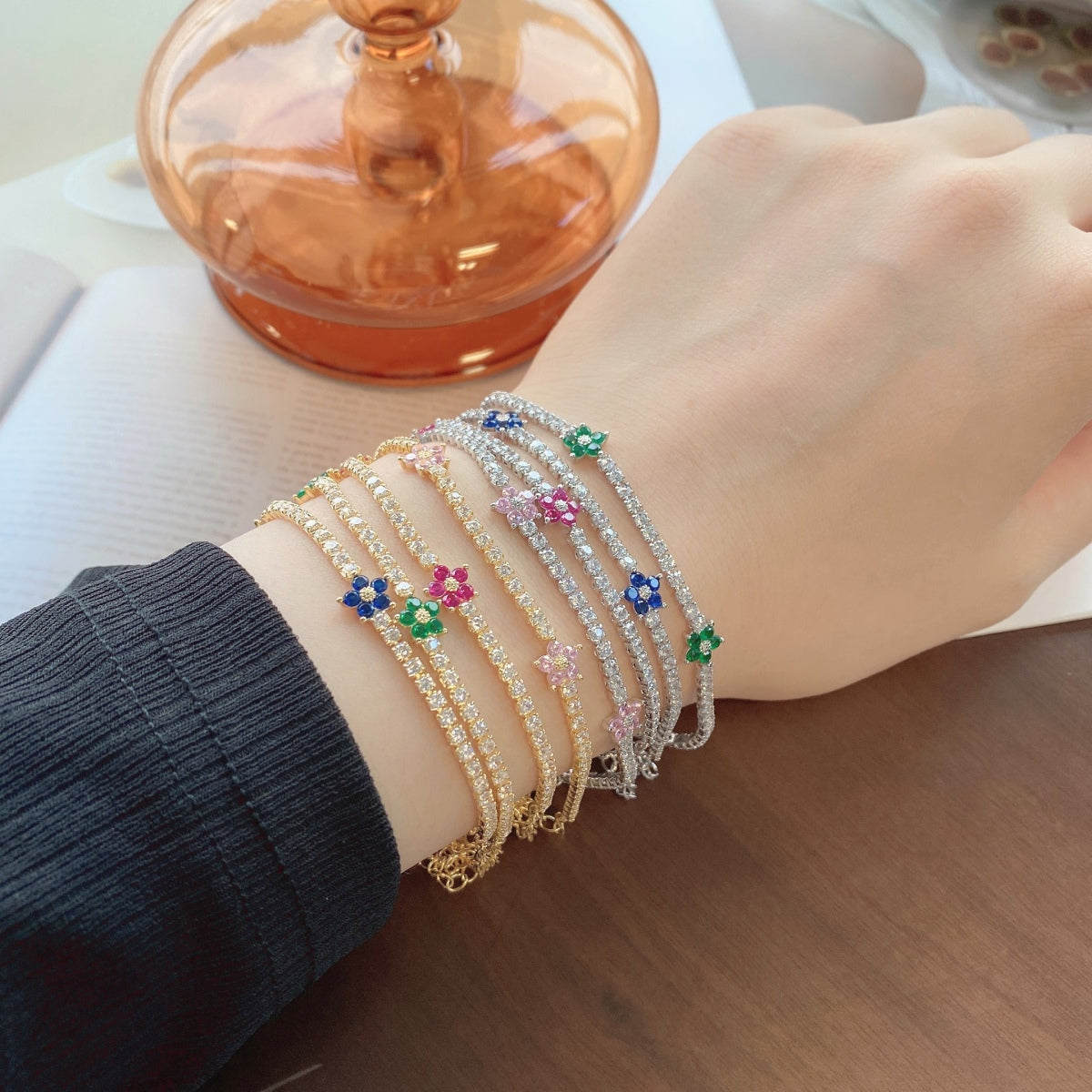 [ORA ]Sparkling Flower Shape Tennis Bracelet