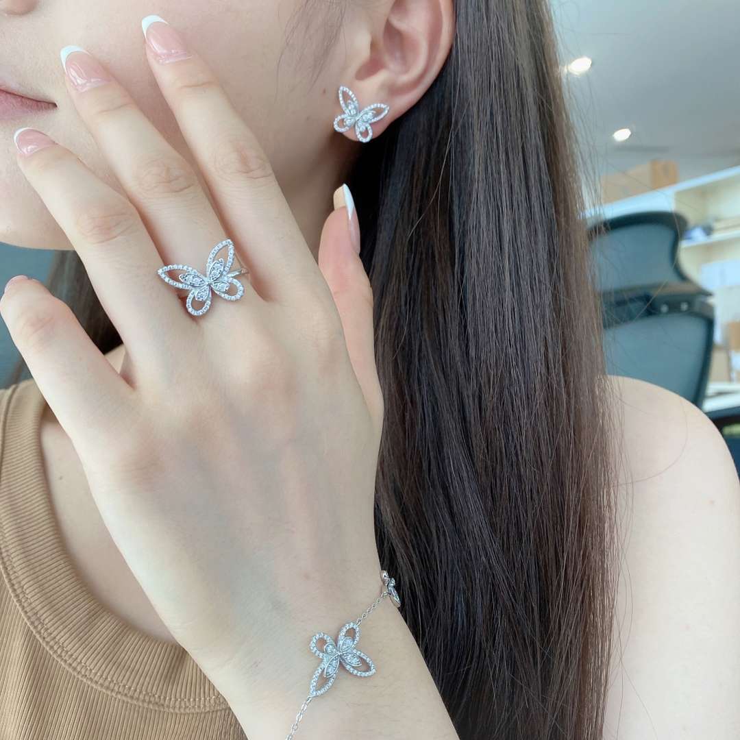 [ORA ]Delicate Butterfly Pendant Bracelet