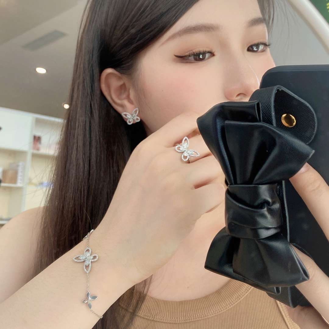 [ORA ]Delicate Butterfly Pendant Bracelet