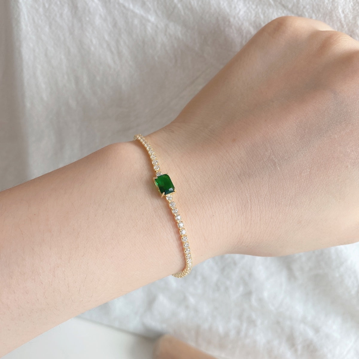 [ORA ]1.0 Carat Unique Emerald Cut Banquet Bracelet