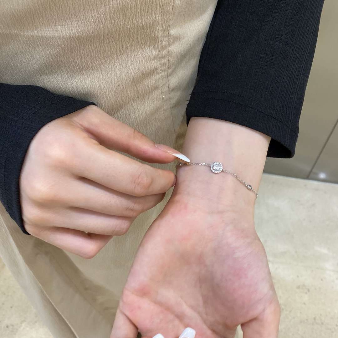 [ORA ]Dazzling Round Cut Shape Bracelet