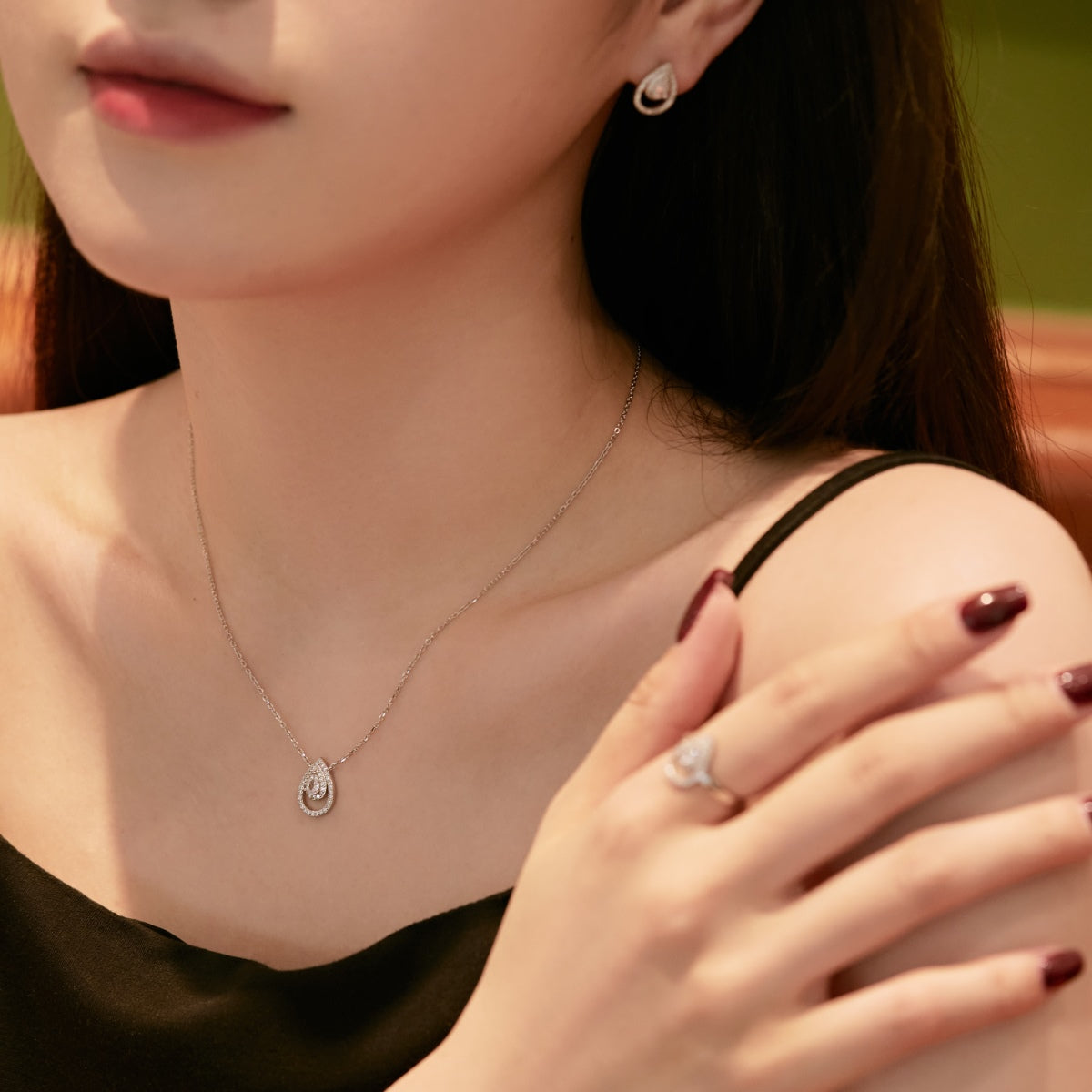 [ORA ]Sparkling Pear Cut Necklace