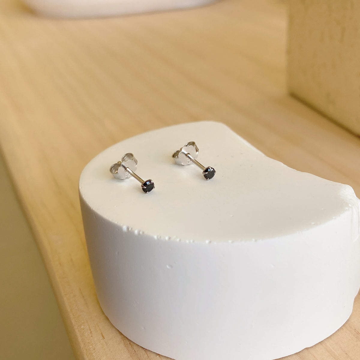 [ORA ]Delicate Solitaire Earrings