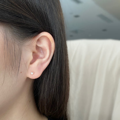 [ORA ]Sparkling Heart Shaped Simple Earrings