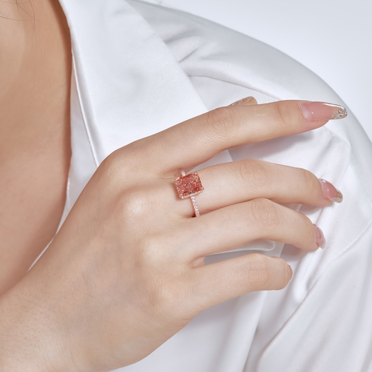 [ORA ]4.0 Carat Luxurious Engagement Ring
