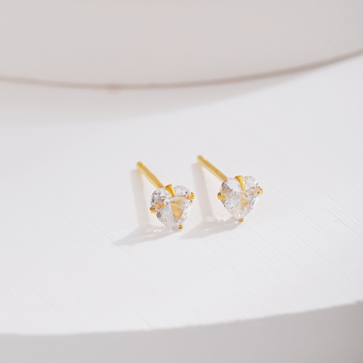 [ORA ]Sparkling Heart Shaped Simple Earrings