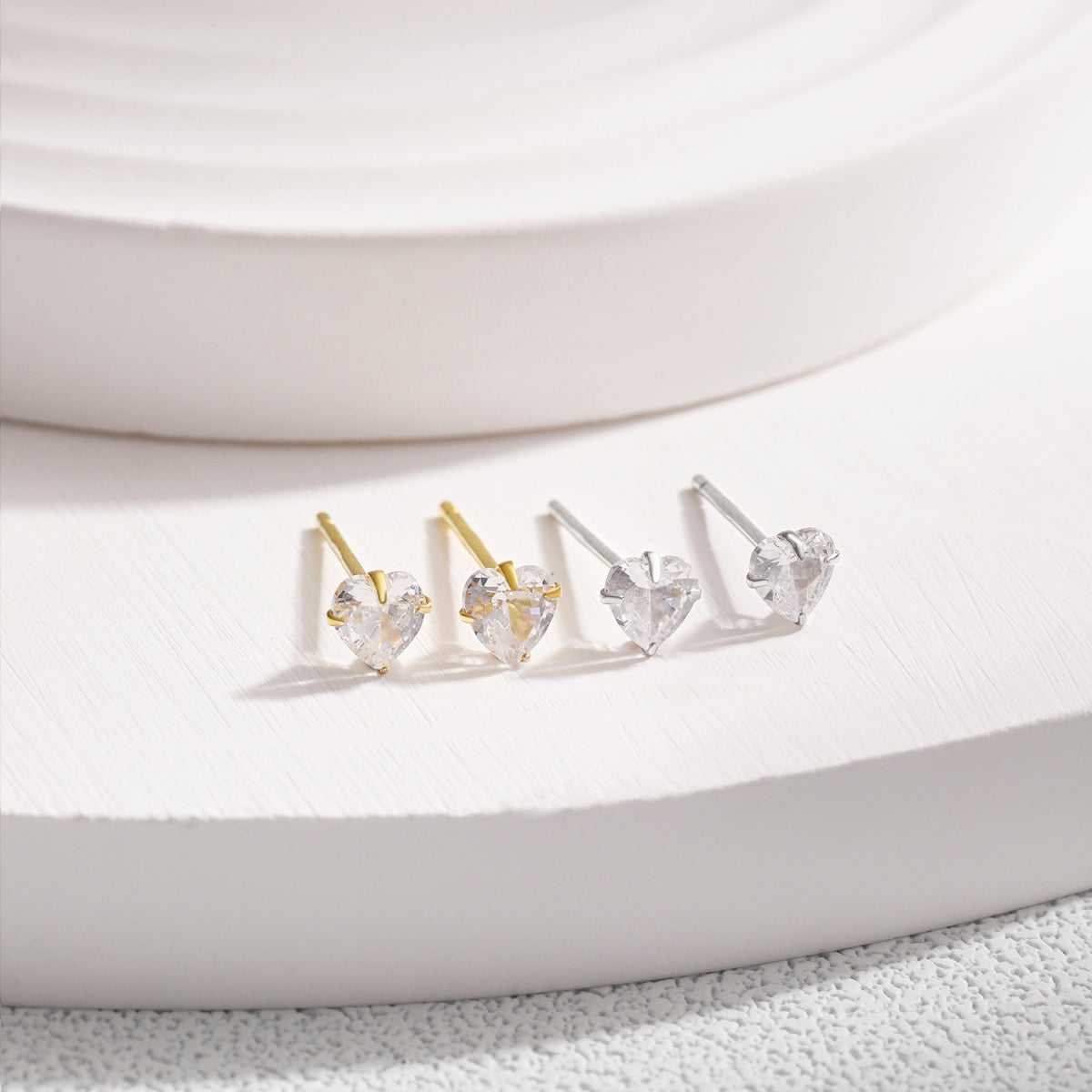 [ORA ]Sparkling Heart Shaped Simple Earrings