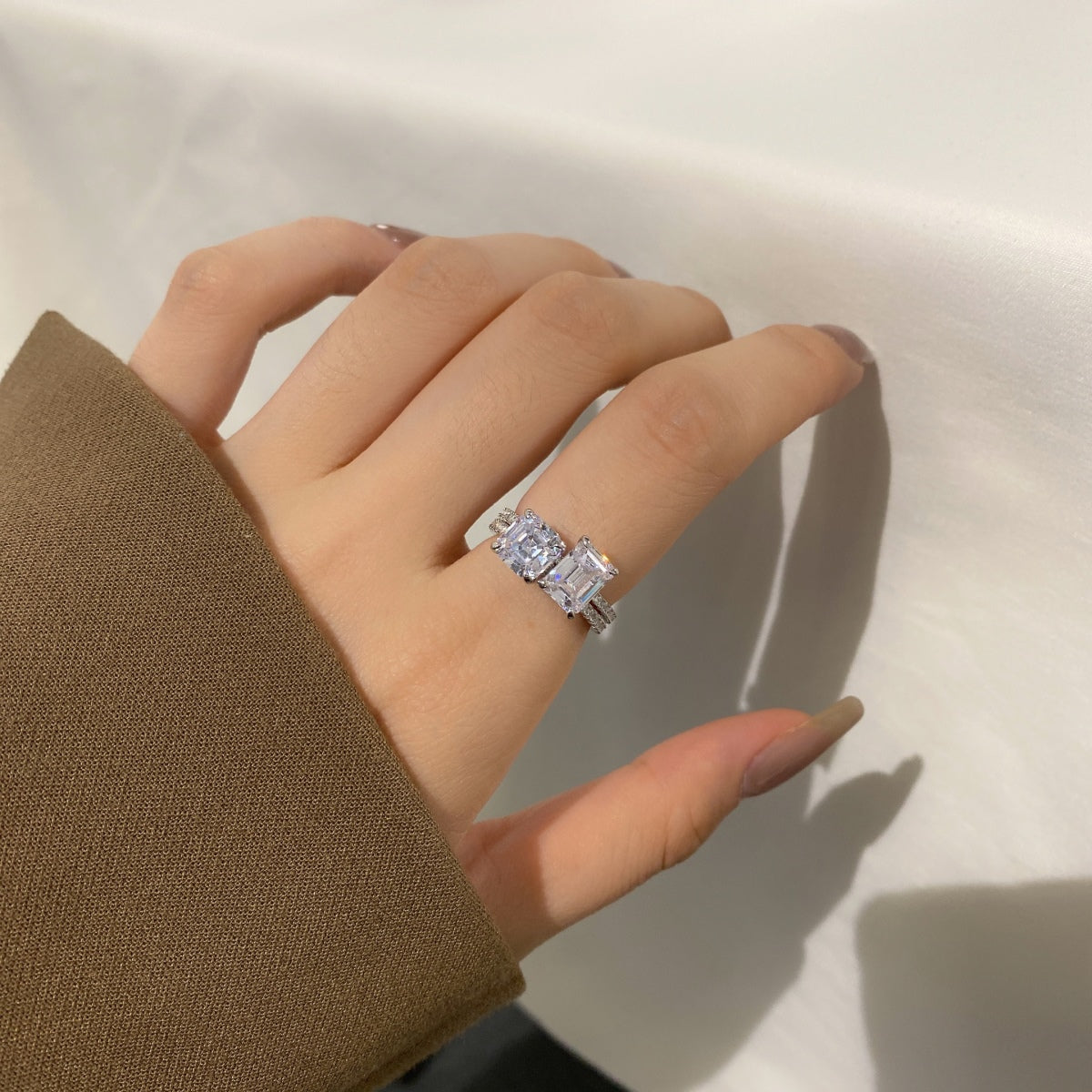 [ORA ]2.0 Carat Scintillating Ornate Radiant Cut Party Ring