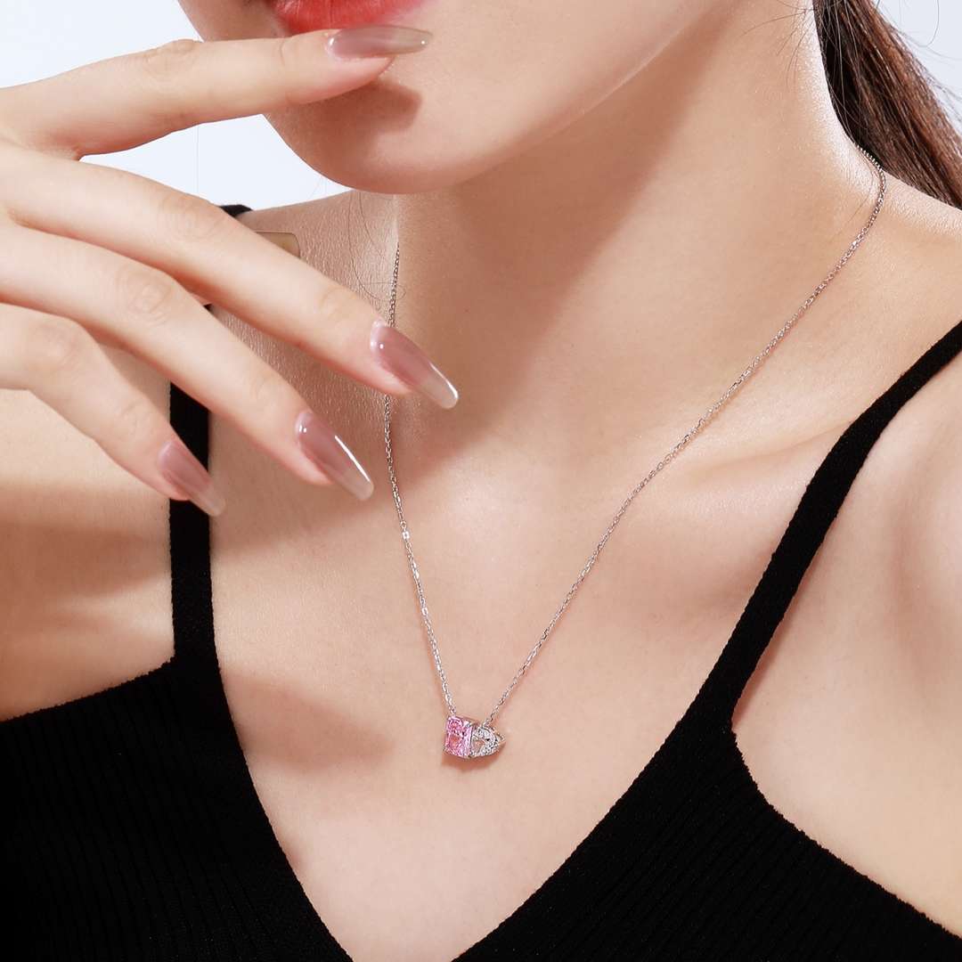 [ORA]Dazzling Square & Heart Shape Necklace