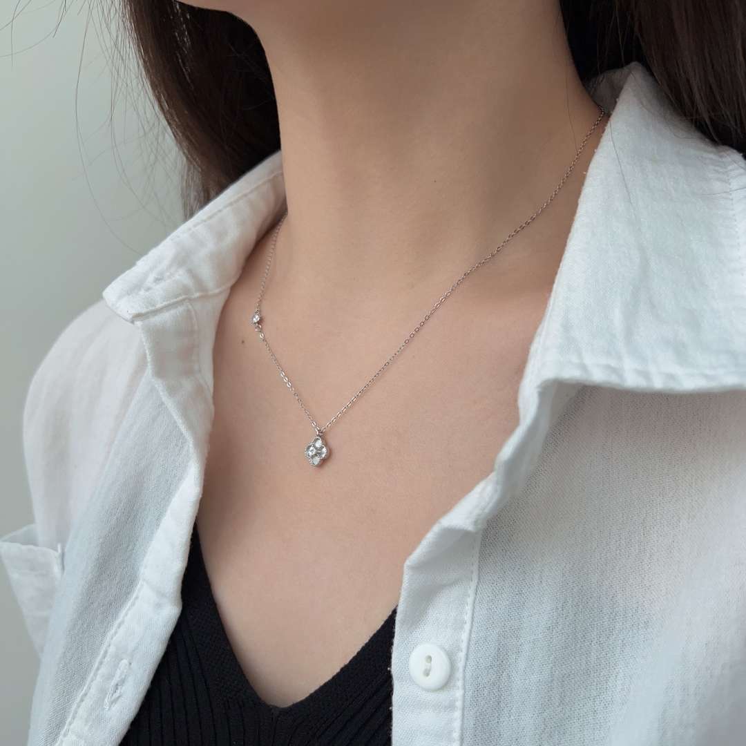 [ORA ]Delicate Flower Shape Necklace